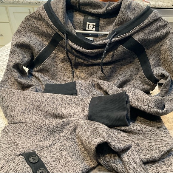 DC Womens PULLOVER HOODIE SWEATSHIRT SIZE XS - Picture 5 of 6